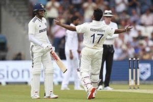 IND vs ENG: 'Kya hi baat hai teri bhai ...' - Shubman Gill’s banter with Rishabh Pant lights up Day 2 at Headingley
