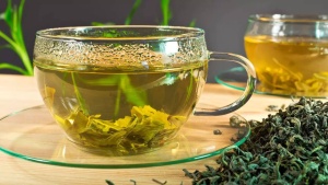 Green Tea vs. Black Tea: Unlocking the Blood Sugar and Gut Health Benefits