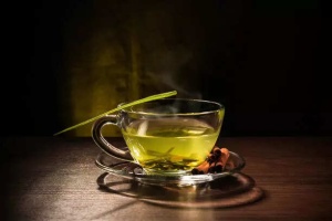 How to use Lemongrass Tea as a hair rinse for quick hair growth