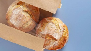Smart way to keep bread fresh for days without storing in plastic