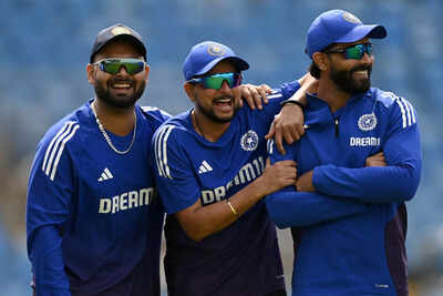 Gavaskar Calls for Kuldeep Yadav Inclusion, Middle-Order Assessment After India's Test Loss to England